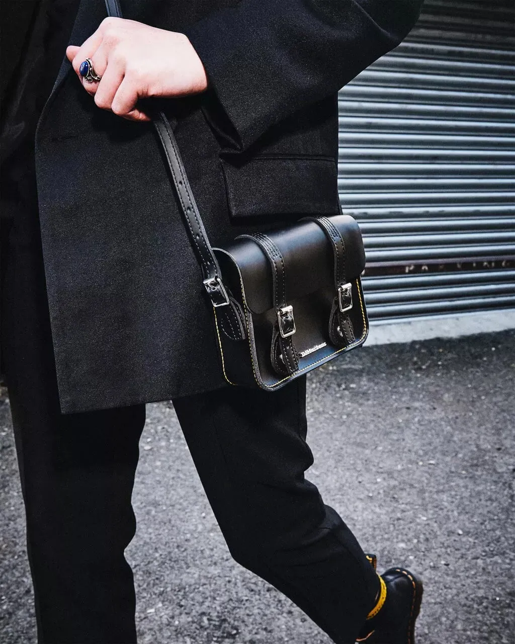 Bag Dr. Martens 7 Inch Leather Crossbody, black