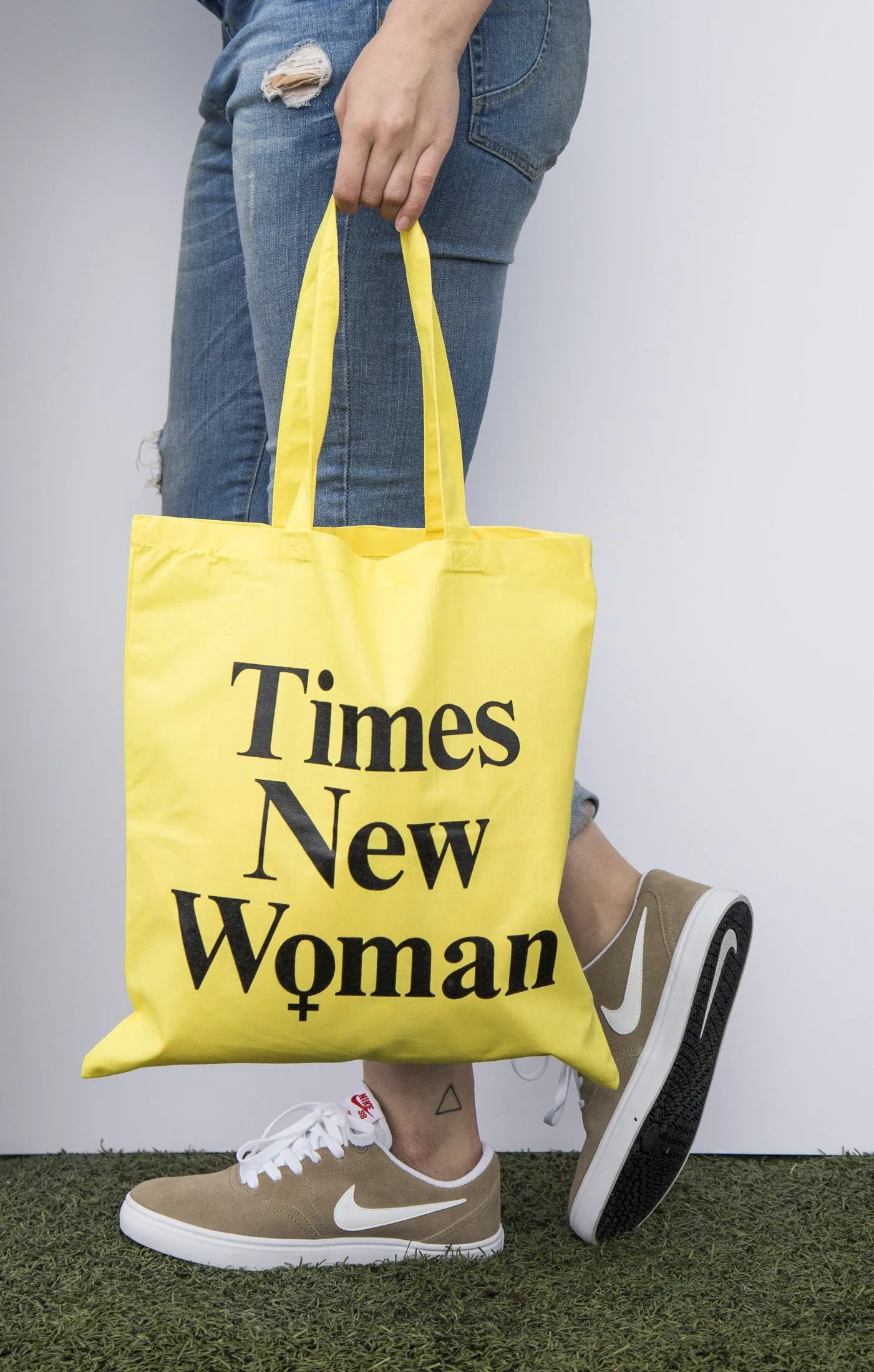 Times New Woman - Tote Bags